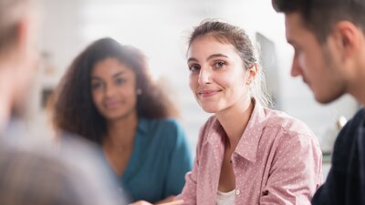 Die Öffentlichkeitsarbeit des Betriebsrats schenkt Vertrauen durch Transparenz | © AdobeStock | jackfrog