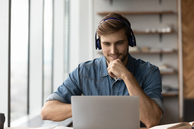 Digitale Sitzungen des Betriebsrats – das sind die Voraussetzungen | © AdobeStock_fizkes