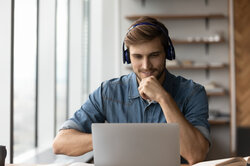 Digitale Sitzungen des Betriebsrats – das sind die Voraussetzungen | © AdobeStock_fizkes