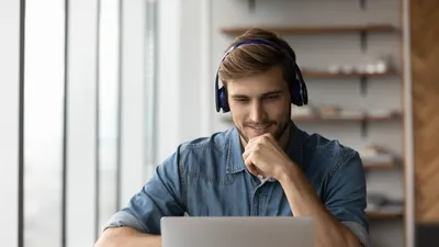 Digitale Sitzungen des Betriebsrats – das sind die Voraussetzungen | © AdobeStock_fizkes