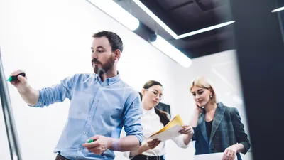 Betriebsvereinbarung zum Thema digitaler Stress | © AdobeStock_BullRun