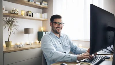 Home-Office: Neuer Trend zu Hybrid-Arbeitsplätzen | © AdobeStock_Jelena