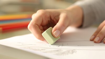Ausradiert und abgeschafft | © AdobeStock | PheelingsMedia
