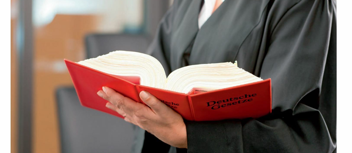 Gesetzbuch | © Fotolia | Kzenon