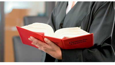 Gesetzbuch | © Fotolia | Kzenon