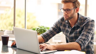Effektiv zuhause arbeiten oder Faulenzer im Home-Office | © AdobeStock | nakophotography