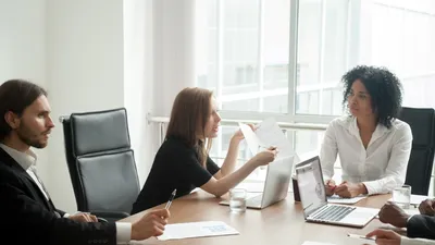 argumentieren-sie-knackig-wirksam-und-glaubwuerdig | © AdobeStock | 204799110 | fizkes