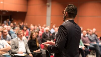 worauf-betriebsraete-bei-der-betriebsversammlung-achten-muessen | © AdobeStock | 166183971 | kasto