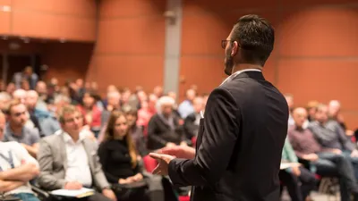 worauf-betriebsraete-bei-der-betriebsversammlung-achten-muessen | © AdobeStock | 166183971 | kasto