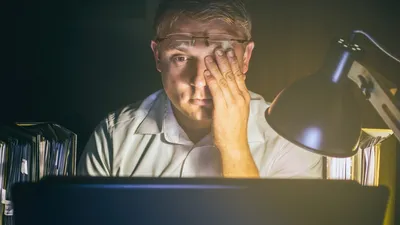 immer-wieder-streit-um-ueberstunden | © AdobeStock | 175826189 | Ralf Geithe