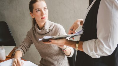 weisungsrecht-im-job | © AdobeStock | 230174402 | Nusara