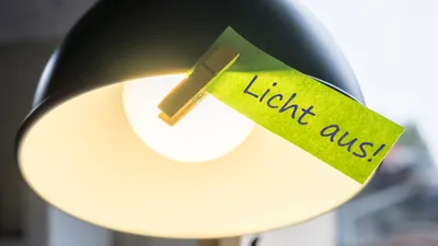 mit-einem-schlag-licht-aus-im-wombats | © AdobeStock | 128910067 | Ralf Geithe