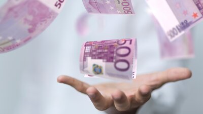 geldregen-neues-aus-dem-steuerrecht | © AdobeStock | 88092923 | vegefox.com