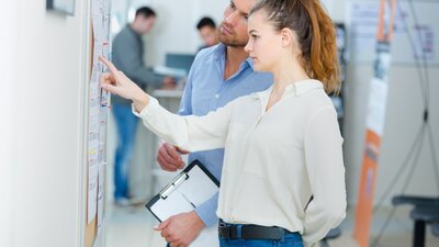 kurzarbeit-darauf-muessen-betriebsraete-achten | © AdobeStock | 272571450 | auremar