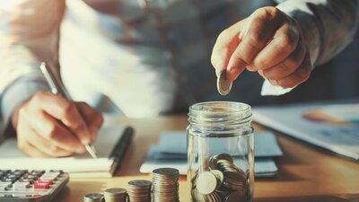 Rund 2,4 Cent mehr pro Kilowattstunde Gas - Existenzen bedroht  | © AdobeStock | lovelyday12