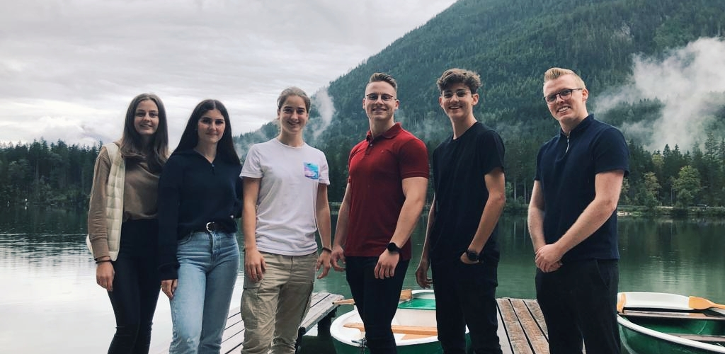 Die Roche-JAV (v.l.n.r.): Anna Geiger, Julia Stroh, Laura Dessel, Nikolas Klinger, Tristan Lanwehr, Lucas Wade | © JAV Roche Diagnostics GmbH