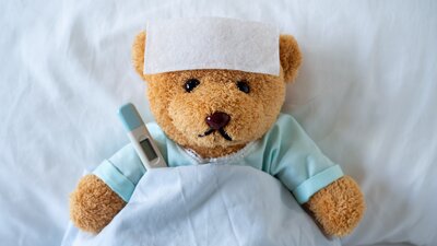 Kinderkrankengeld gibt es an bis zu 130 Tagen | © AdobeStock | Shisu_ka
