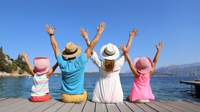 BAG Urlaub | © AdobeStock | yanlev