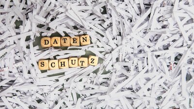 Frist zur Löschung von Corona-Daten im Unternehmen | © Adobe | MATTHIAS BUEHNER