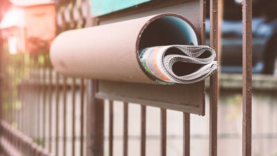 Stechuhr-Urteil: Wie läuft das bei Zeitungszustellern?   | © AdobeStock | arrowsmith2