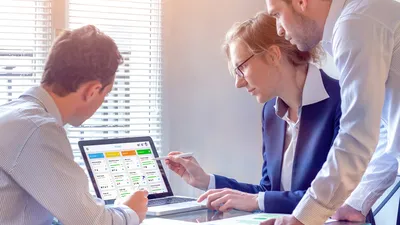 Projekte einfach und übersichtlich organisieren mit Microsoft Planner | © AdobeStock | NicoElNino