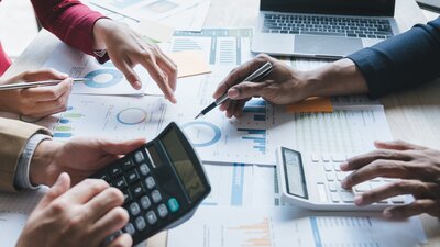 Der Wirtschaftsausschuss als unternehmensinternes Frühwarnsystem  | © AdobeStock | crizzystudio