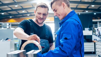 JAV Stress mit Ausbilder | © AdobeStock_300103402-Kzenon.jpg