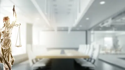 Vier wichtige Urteile für Arbeitnehmervertreter im Aufsichtsrat | © AdobeStock | Robert Kneschke