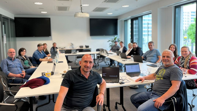 Andreas Wolfrum (vorne links) bei der Betriebsratssitzung | © Betriebsrat Mercedes-Benz Bank, Berlin 