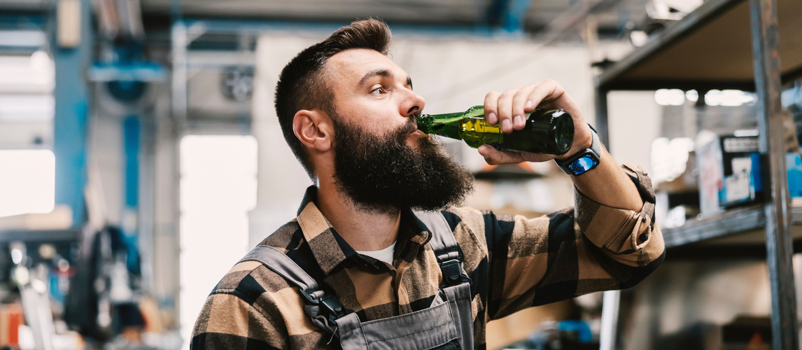 Was Betriebsräte bei suchterkrankten Mitarbeitern tun können  | © AdobeStock | dusanpetkovic1