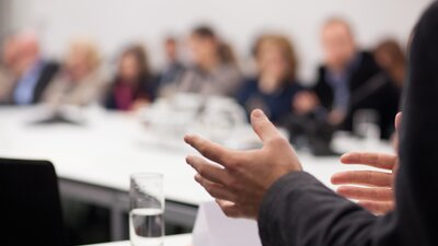 „Es war höchste Zeit für Betriebsrat II“  | © AdobeStock | aerogondo