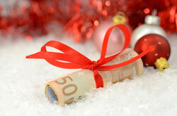 Weihnachtsgeld: Wer hat Anspruch darauf? | © AdobeStock | matho
