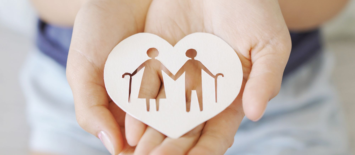 Pflegezeitgesetz und Pflege | © AdobeStock | SewcreamStudio