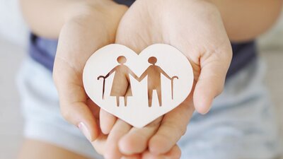 Pflegezeitgesetz und Pflege | © AdobeStock | SewcreamStudio
