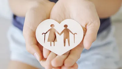 Pflegezeitgesetz und Pflege | © AdobeStock | SewcreamStudio
