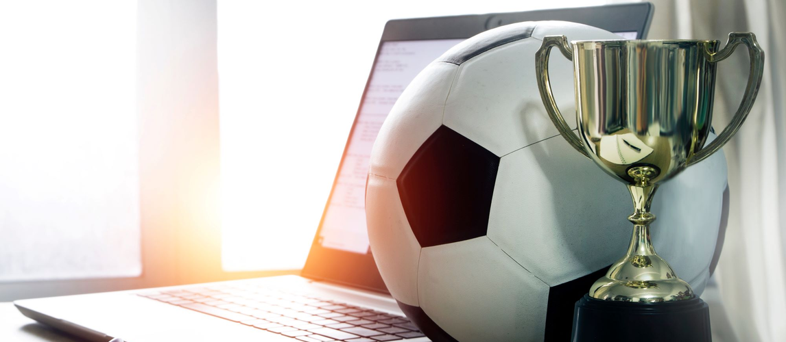 Fußball und Seminare | © AdobeStock | janews094