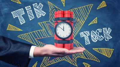 Streitthema Arbeitszeit | © AdobeStock | gearstd