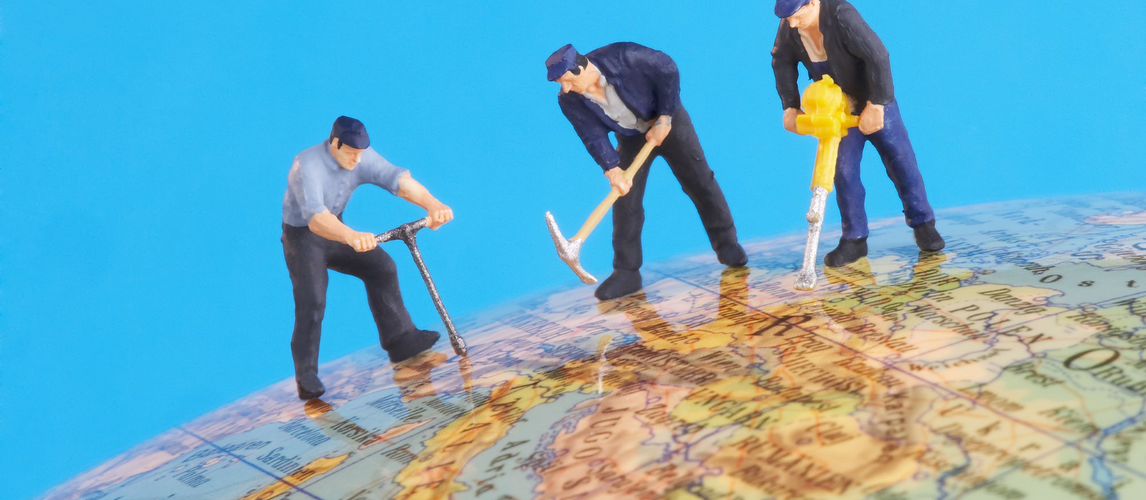Arbeitsbedingungen Studie Europa | © AdobeStock | Franz Pfluegl