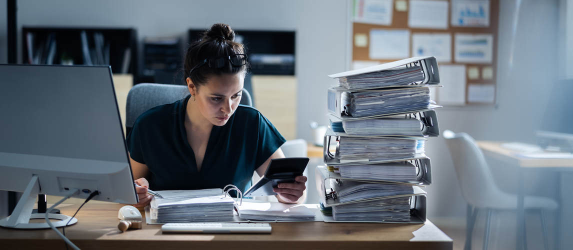 Frust-Thema Überstunden: So finden Sie als Betriebsrat zu einer Regelung | © AdobeStock | Andrey Popov 
