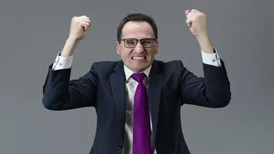 Aufhebungsvertrag: Keine Unterschrift unter Druck!  | © Model Republic