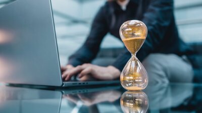 Überstundenzuschläge: Diskriminierung von Teilzeitbeschäftigten? | © AdobeStock | Medienzunft Berlin 