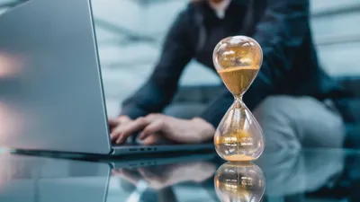 Überstundenzuschläge: Diskriminierung von Teilzeitbeschäftigten? | © AdobeStock | Medienzunft Berlin 