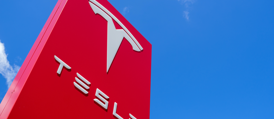 Tesla: Hausbesuch vom Chef?! | © AdobeStock | Björn Wylezich