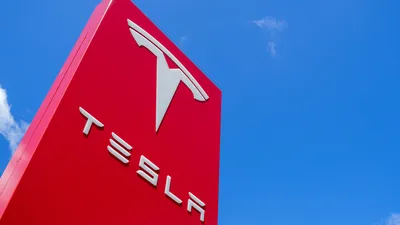 Tesla: Hausbesuch vom Chef?! | © AdobeStock | Björn Wylezich