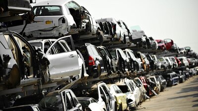 458 Mio. Euro: EU-Kommission verhängt Strafe gegen Autobauer  | © AdobeStock | roibu