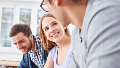 Auszubildende mit Behinderung | © AdobeStock | Robert Kneschke