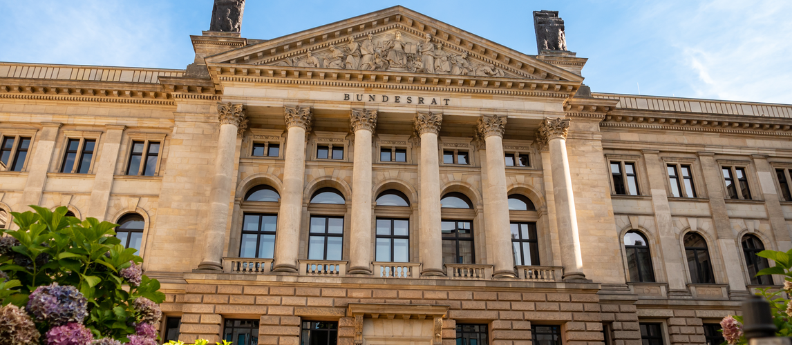 Bundesrat fordert Anpassung des Betriebsverfassungsgesetzes | © AdobeStock | 1take1shot