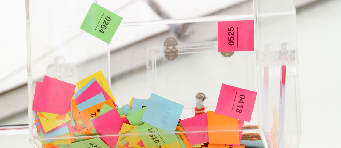 Das Los entscheidet: Prämie für Mitarbeiter ohne Fehltage? | © AdobeStock | H. Brauer