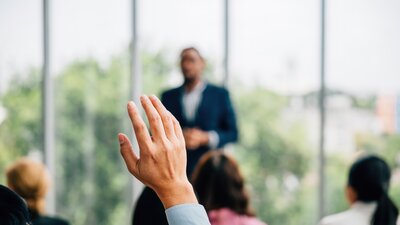 S. Schumann ist Ersatzmitglied im Betriebsrat – und das ist mehr als eine Nebenrolle! | © AdobeStock | sorapop