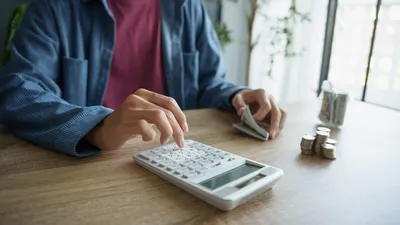 Und wie viel verdienen Sie pro Stunde?  | © AdobeStock | Wanda